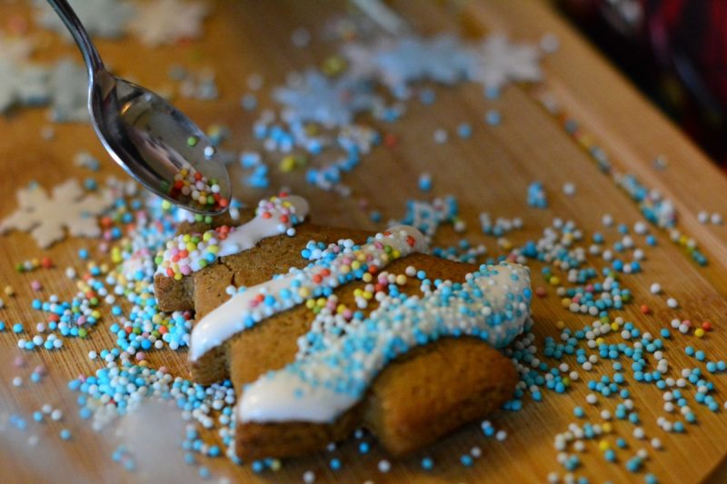 gingerbread_burning_frosting_glace_decorating-753219